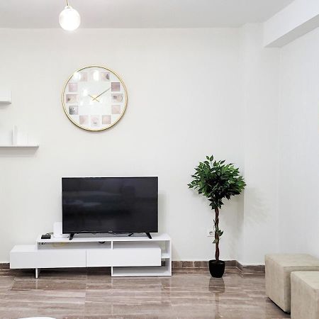 One-Bedroom Gem By The Square Tirana Exterior foto