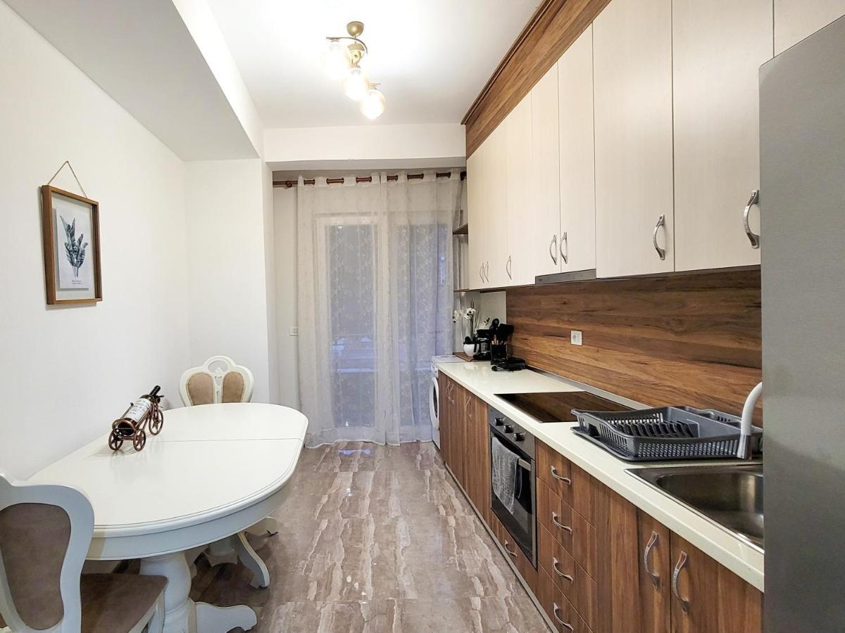One-Bedroom Gem By The Square Tirana Exterior foto