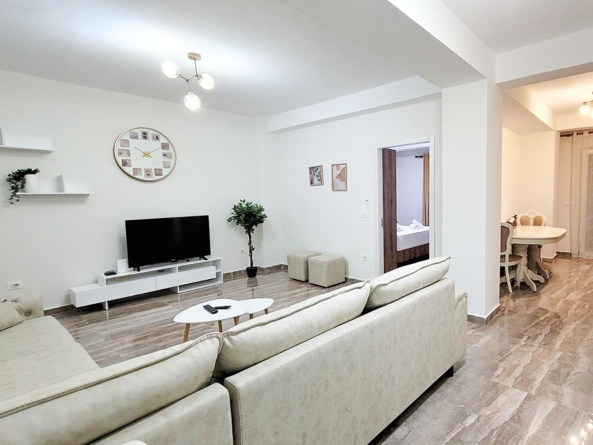 One-Bedroom Gem By The Square Tirana Exterior foto