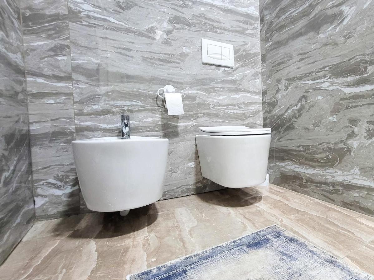One-Bedroom Gem By The Square Tirana Exterior foto